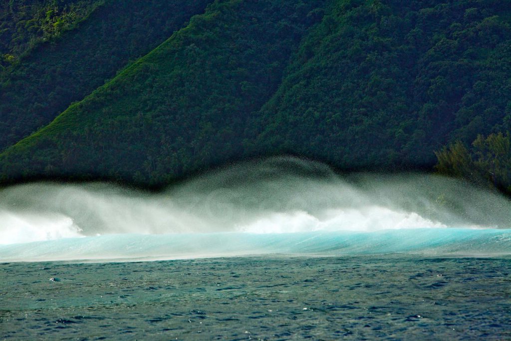 Teahupoo Spot De Surf © Hervé Bré Enezgreen