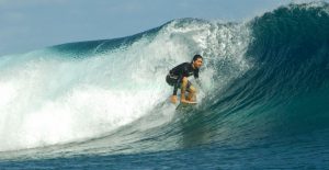 Surfeur Teahupoo Tahiti @ Hervé Bré EnezGreen